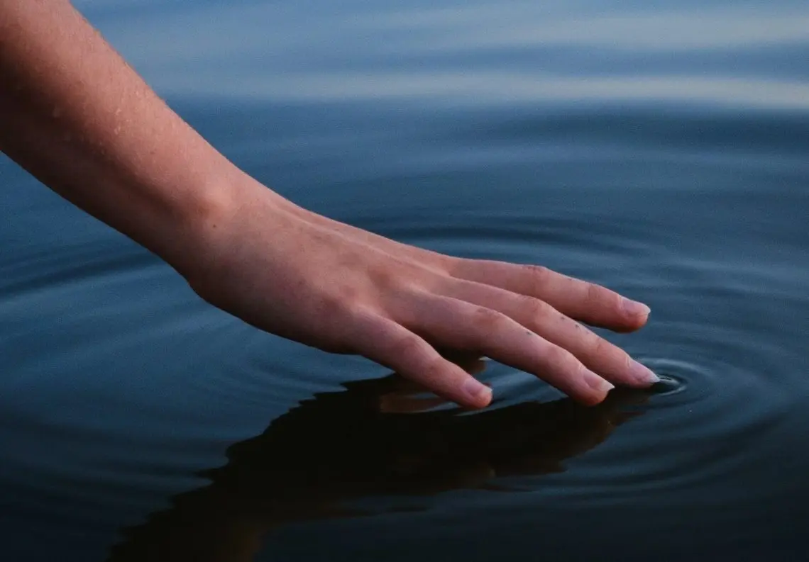 Sauberes Wasser durch die Hilfe von Abwasserreinigung mit Algen